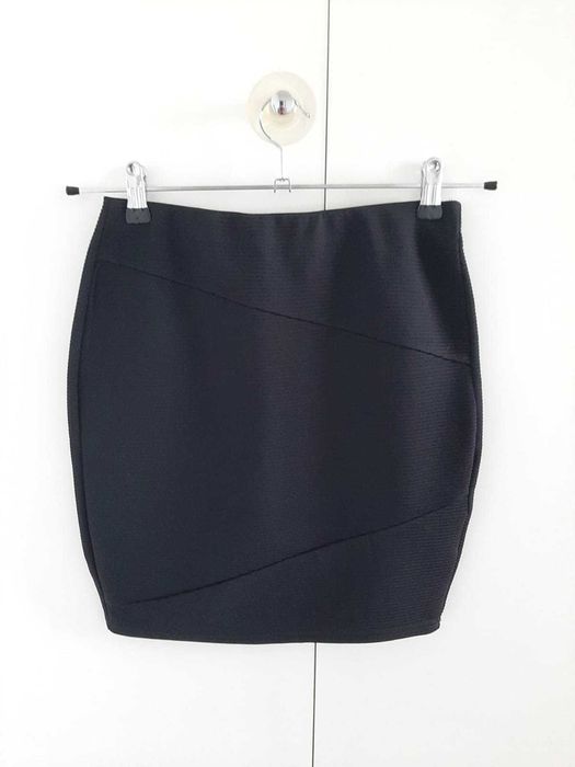 Dopasowana spódniczka mini ołówkowa czarna apelowa Reserved 36 S