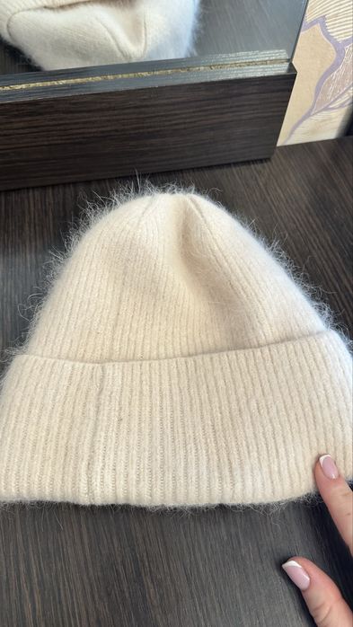 Жіноча тепла шапка