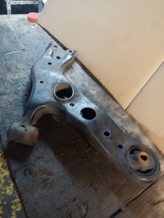 Важелі тойота рав 4