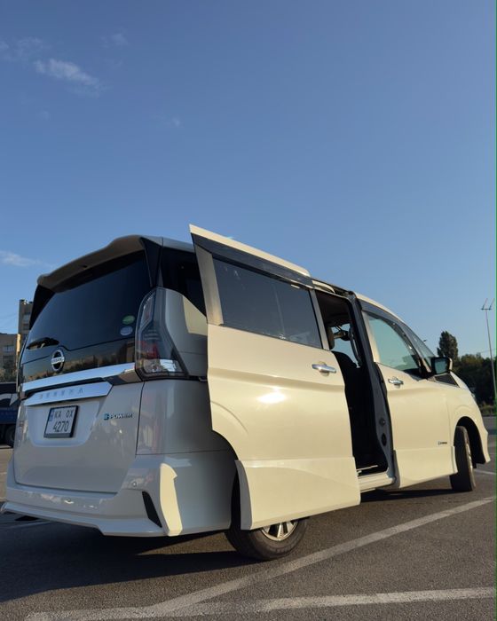 Продам Nissan serena