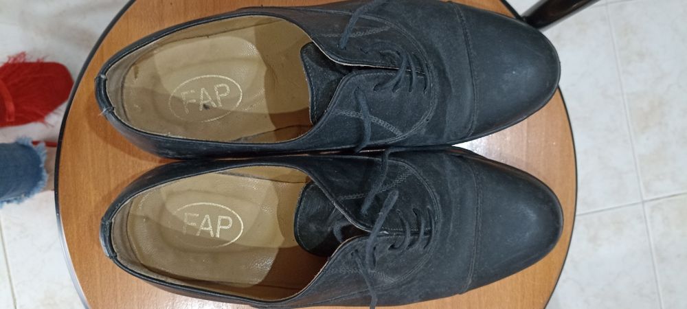 Sapatos de homem e sapatilhas para bicicleta