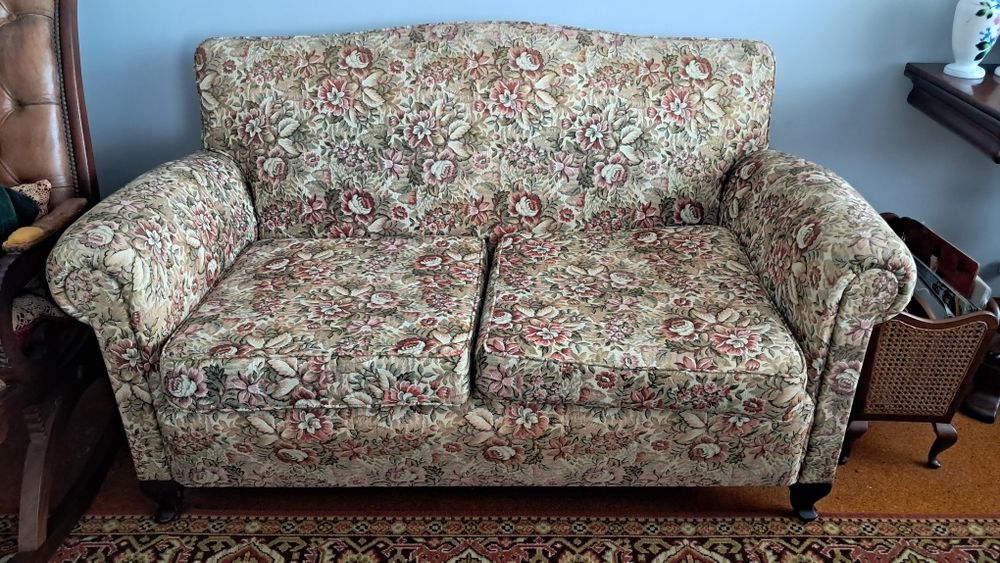 Conjunto sofa com dois cadeirões.