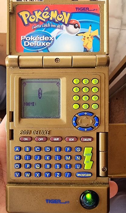 Pokemon pokedex deluxe gold tiger 2001
