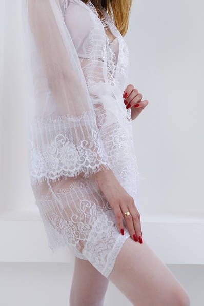 Сексуальный полупрозрачный халатик и комплект белья с доступом