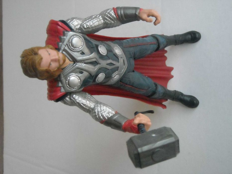 Boneco Figura Thor articulado com martelo Marvel 2011