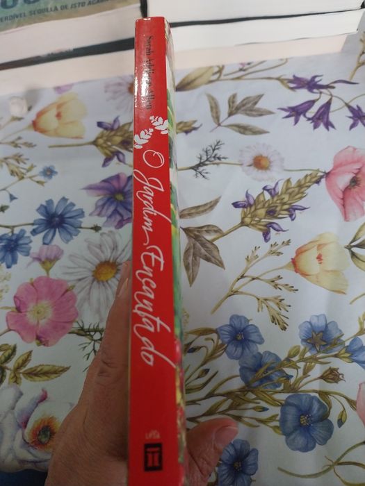 O jardim encantado . Portes incluídos