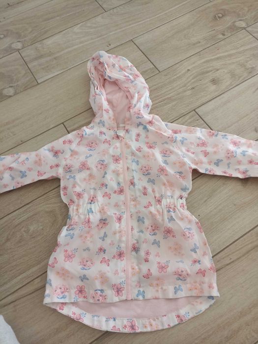 Kurtki na wiosnę dla dziewczynki