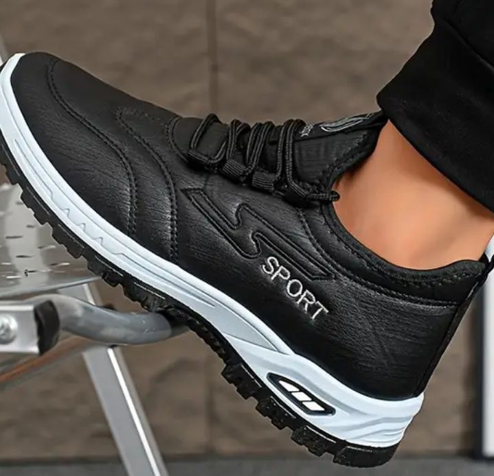 40р./25,8 см Кросівки чоловічі, водонепронекні.