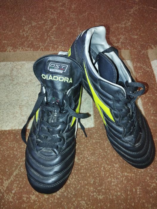 Продам бутсы футбольные