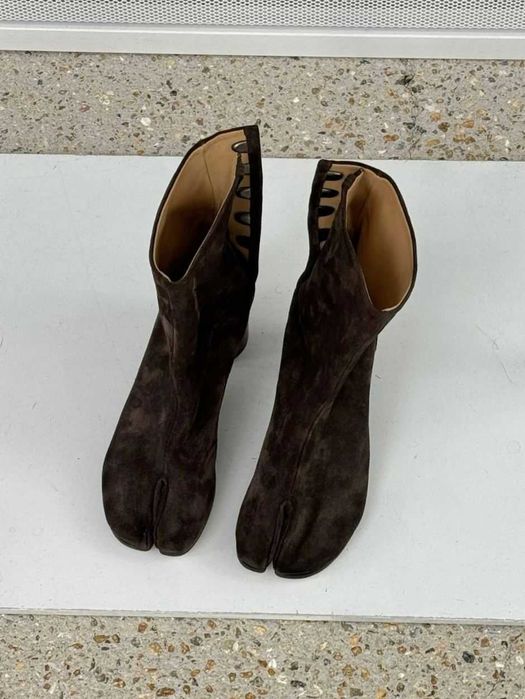 Коричневые замшевые ботильоны Maison Margiela Tabi коричневі замшеві