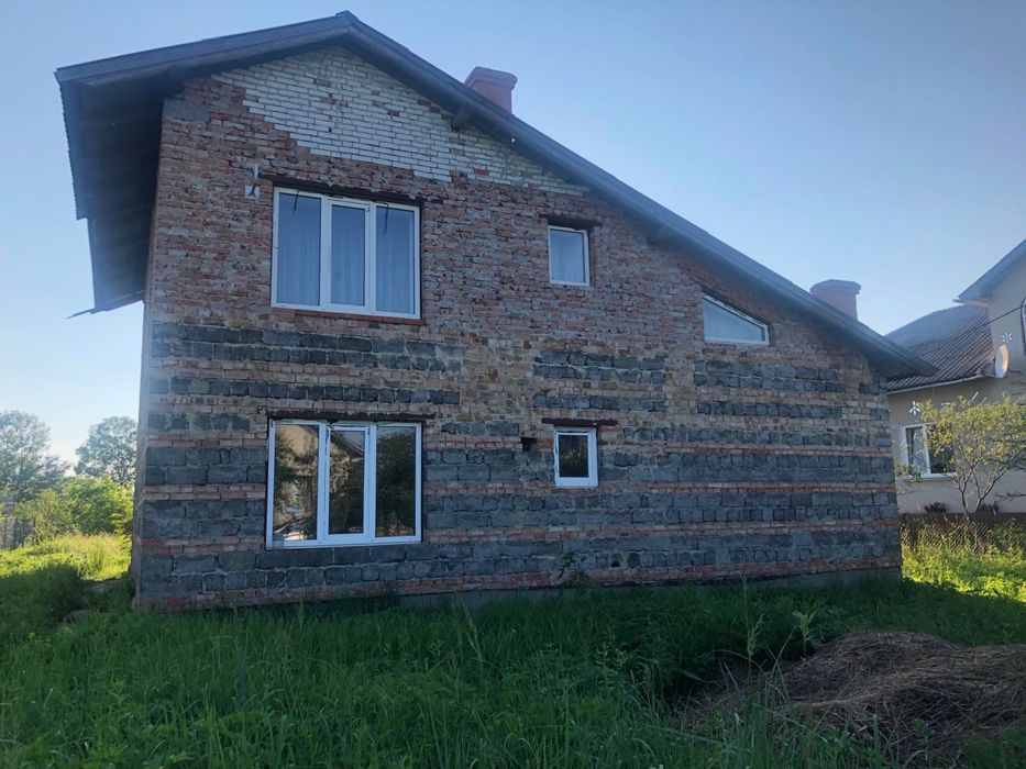 Продаж цегляного будинку