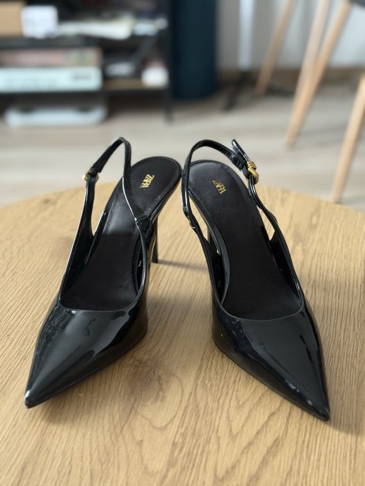 Босоножки ZARA   черные лаковые