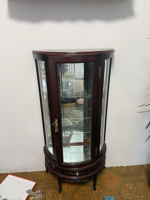 Vendo vitrine c/ gaveta