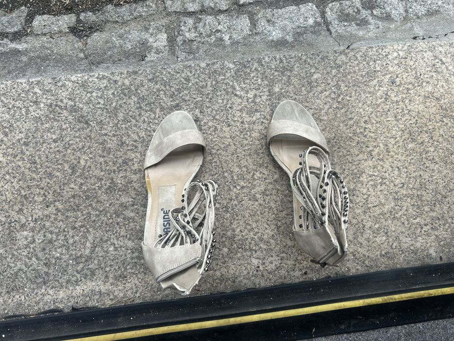 Sandálias como novas