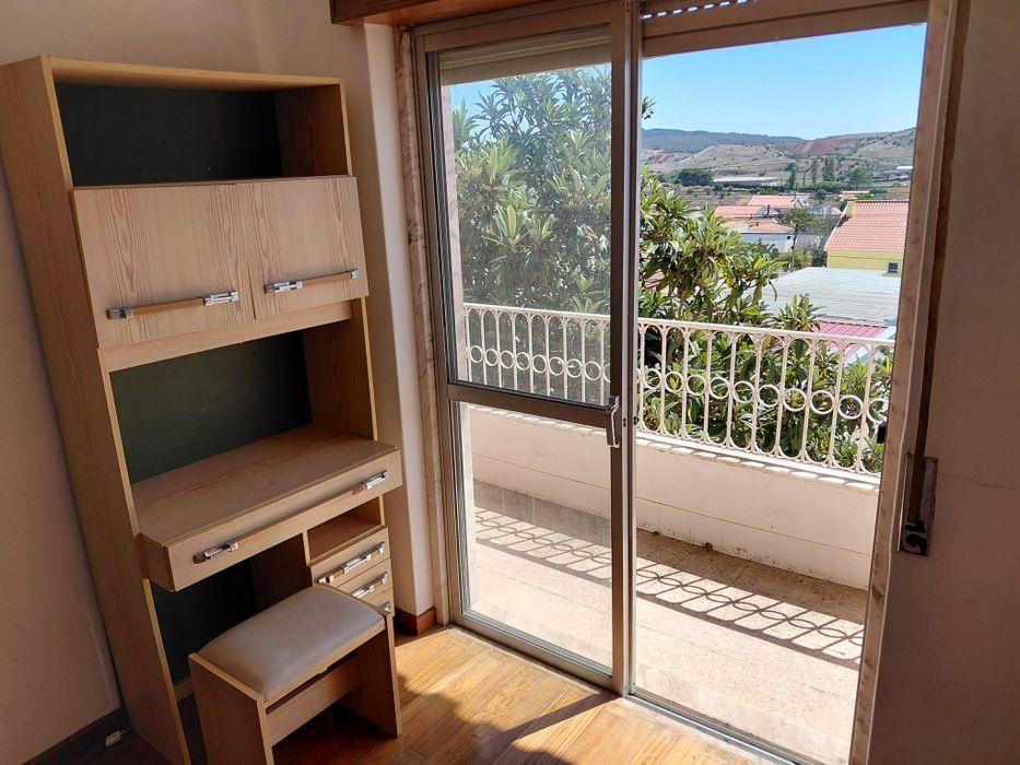 Quarto  com Varanda na Raposeira-Mem Martins