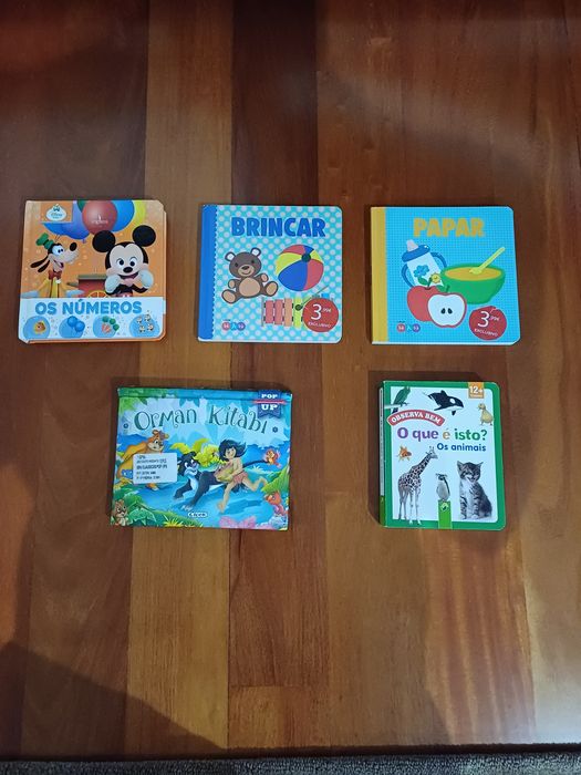 Livros e puzzles para crianças