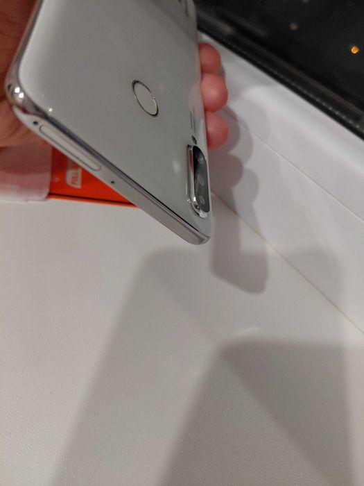 Телефон HUAWEI P30 lite
