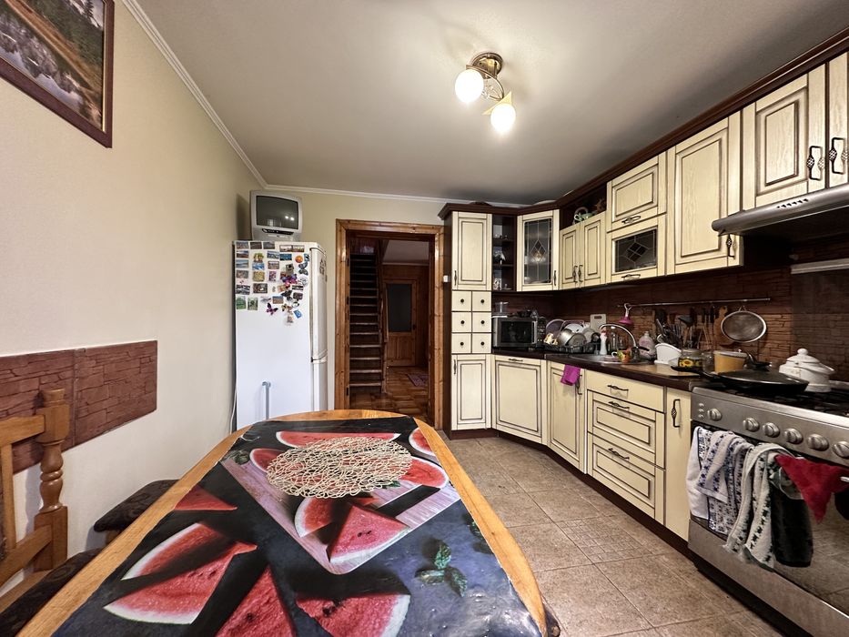 Продається будинок  у Надвірній