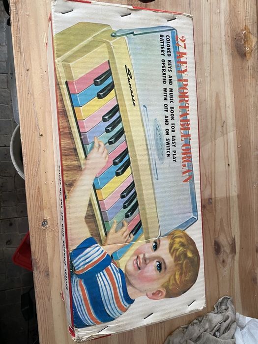 Orgao dos anos 60, da circa .