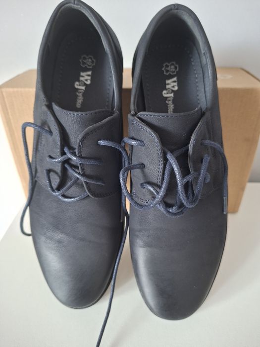 Buty wizytowe eleganckie  Wojtyłko rozmiar 40  granatowe