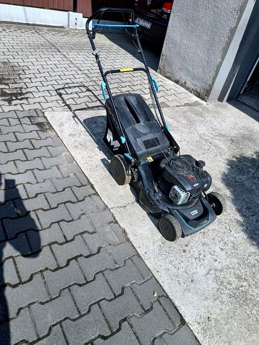 Kosiarka spalinowa z napędem mocna