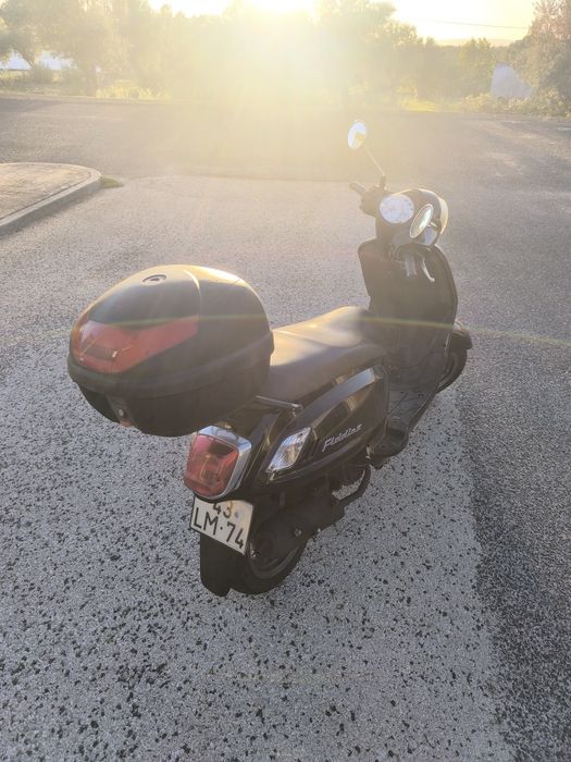 Venda Urgente SYM Fiddle 125cc – scooter a trabalhar