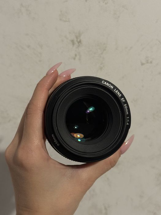 Продам Canon EOS 6D Mark II + обʼєктив EF 50mm f/1.4 USM