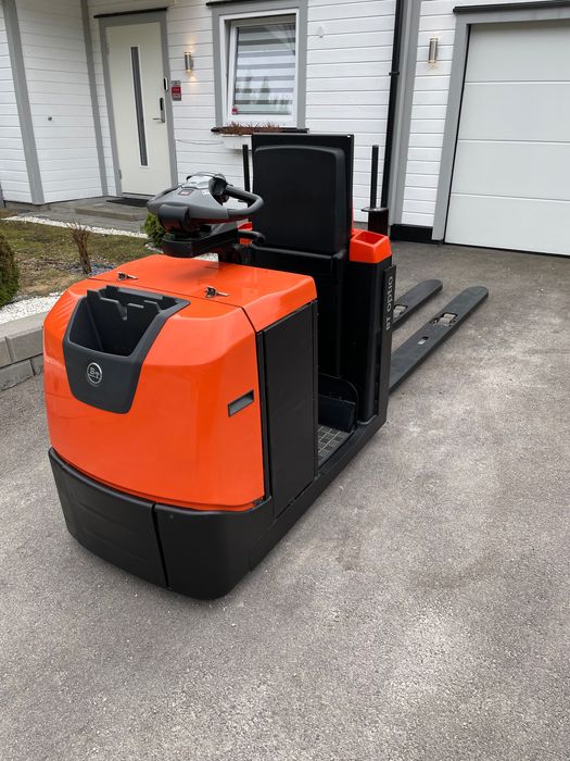 Wózek paletowy elektryczny BT Optio OSE250P 2013 | bateria + ładowarka | sprawny | komplet