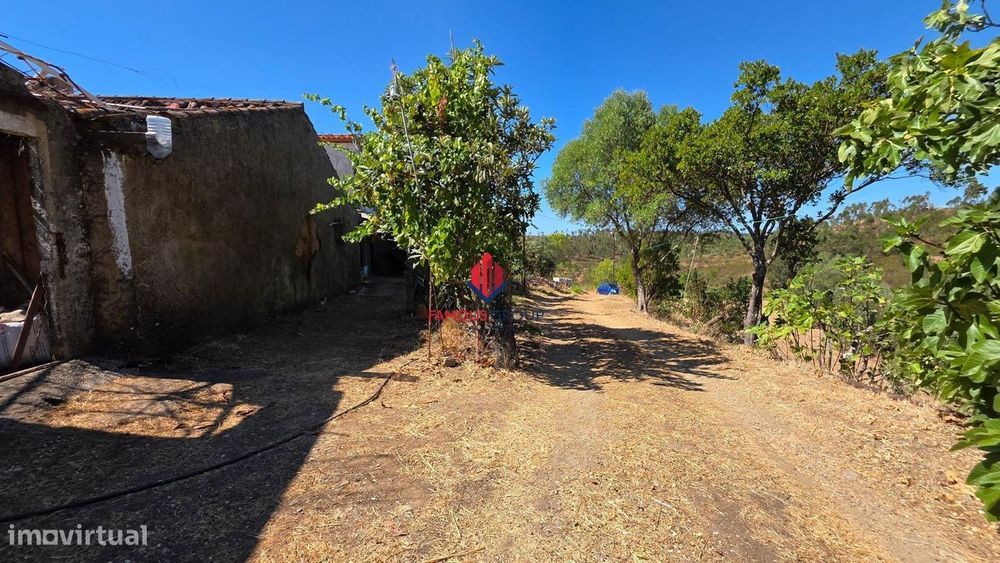 Excelente propriedade em Casas Velhas com ruína