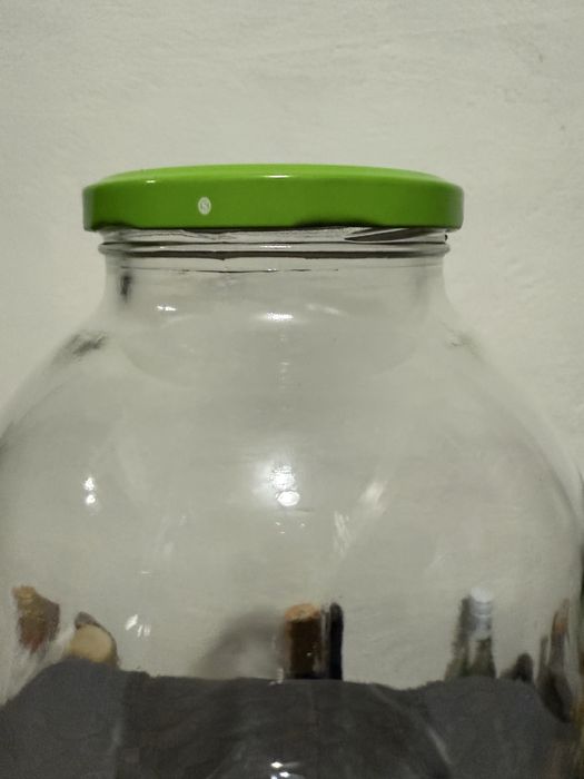 Продам 3-х литровые бутыля