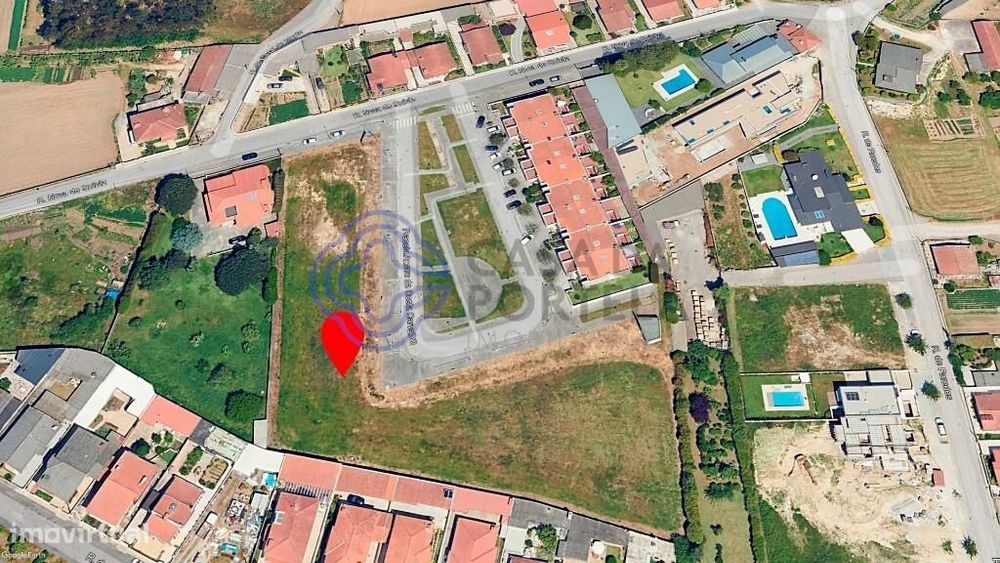 Terreno para construção de moradia de 3 frentes | Castelo da Maia | Ci