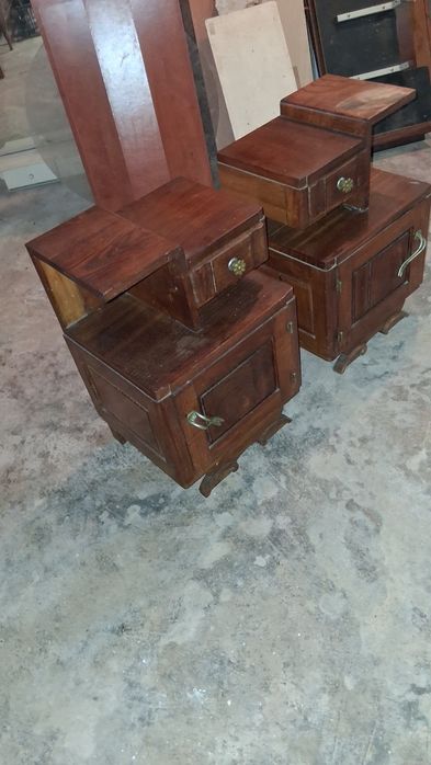 2 mesas de cabeceira antigas