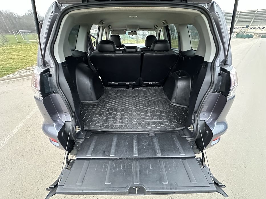 Mitsubishi Outlander XL   4x4 AVTOMAT