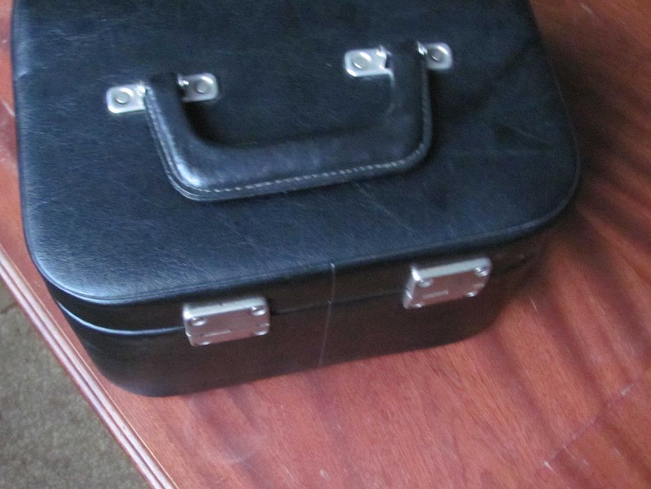 Kuferek na kosmetyki i bizuterie