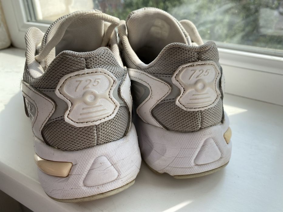 Жіночі кросівки New Balance 725