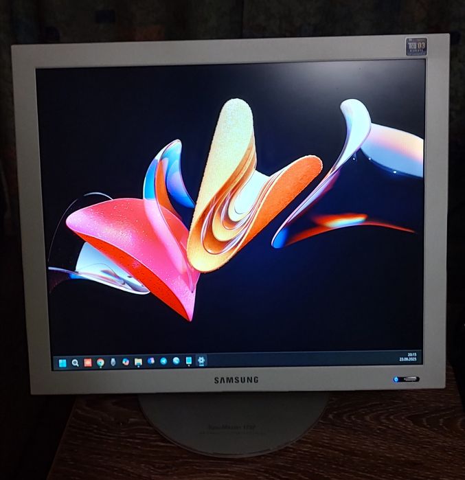 Монітор AOC 931SWL і Samsung SyncMaster 173P