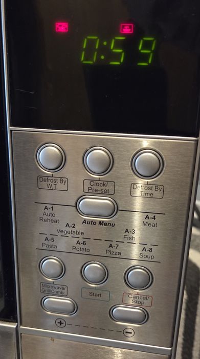 Mikrofalówka Zelmer 29Z012 800W z grillem – sprawna, do naprawy