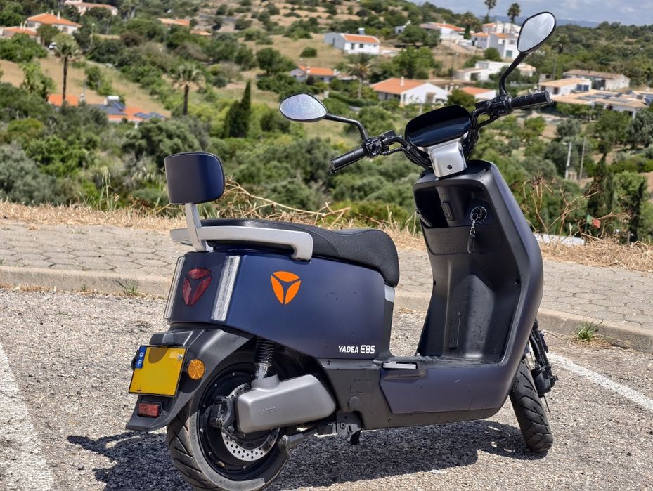 Scooter elétrico equivalente 50cc Yadea e8s