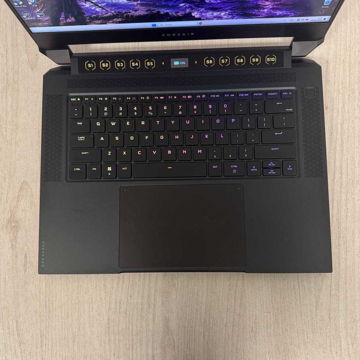 Corsair Voyager A1600 16.0" 2K IPS 240Hz Ryzen 9 6900HS 16GB DDR5 SSD 512GB NVMe Radeon RX 6800M 12GB
