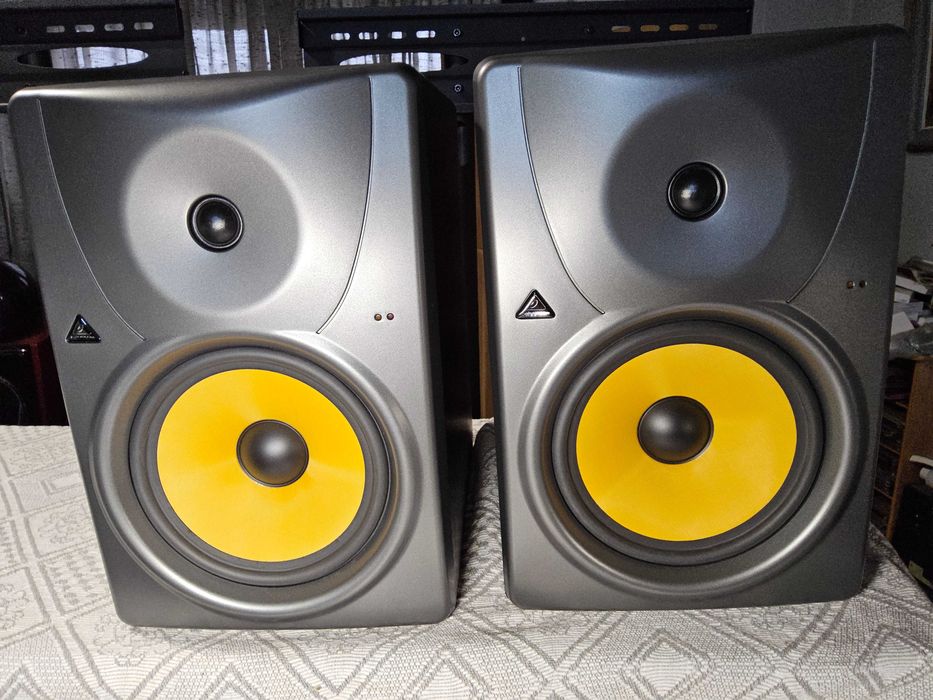 1 Ano de GARANTIA Só durante 15 dias menos 25%  BEHRINGER TRUTH B1031A