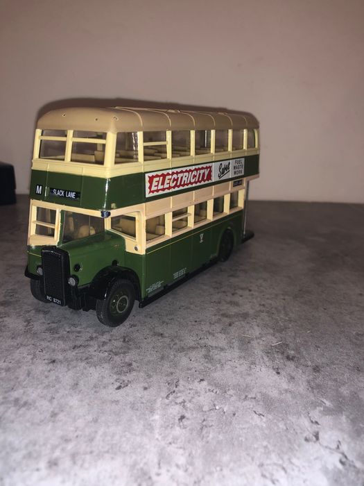 Autocarro de edição limitada corgi public transporte