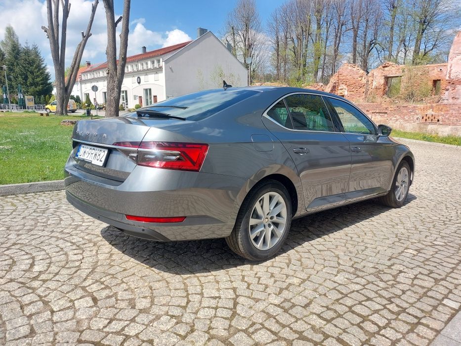 Wynajem aut /wypożyczalnia samochodów SKODA SUPERB