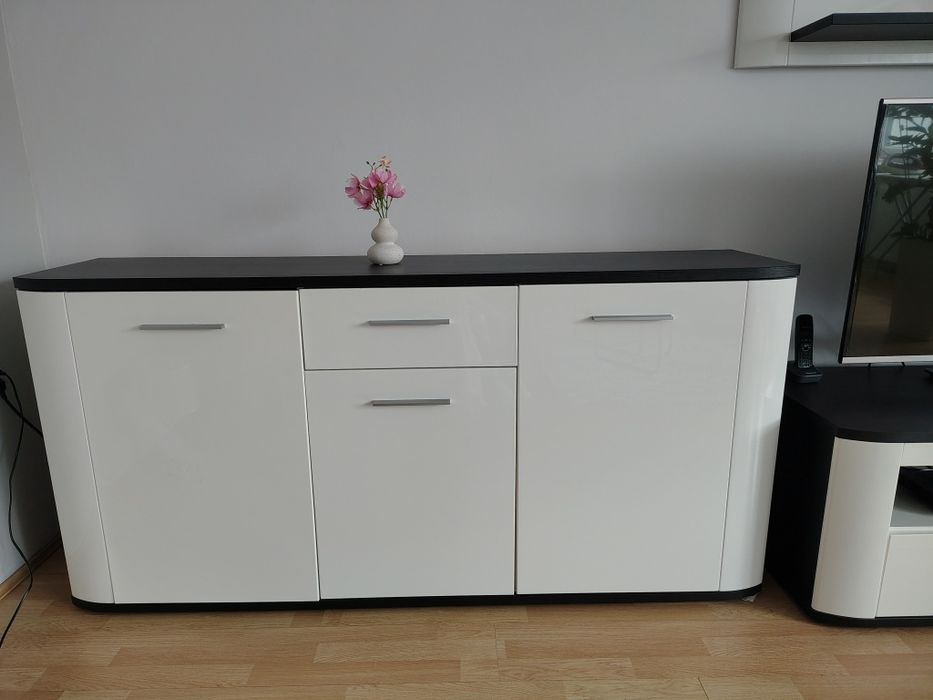 Komplet stylowych mebli do salonu biało -czarne