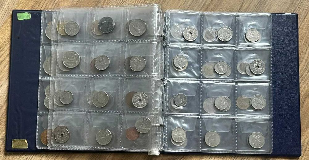 Álbum com 96 moedas