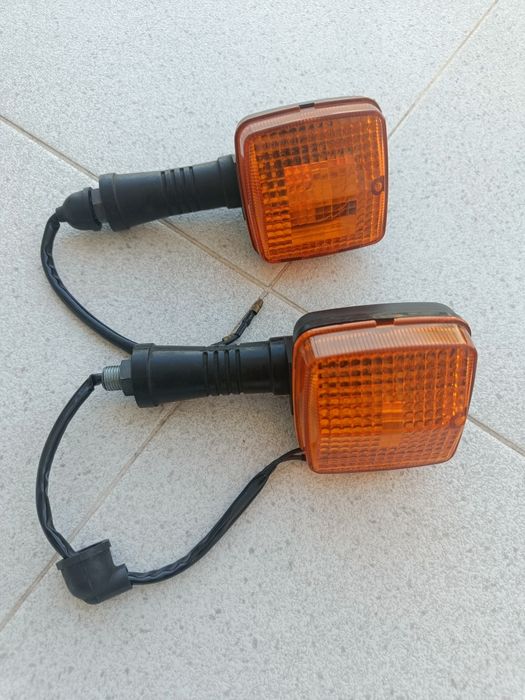 Piscas Originais Yamaha XT 600 (1995-2003) - Frente e Trás