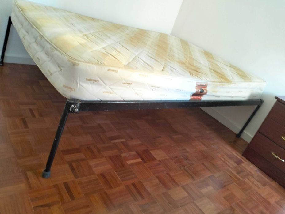 Estrutura de cama/ estrado de ferre a venda
