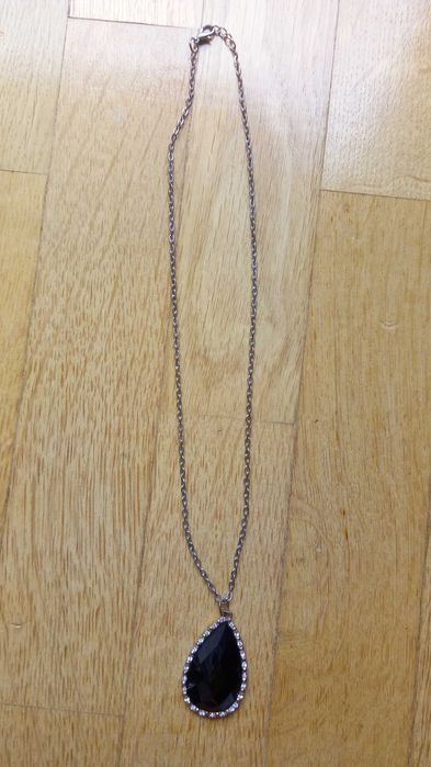 Vários colares a 1 euro cada