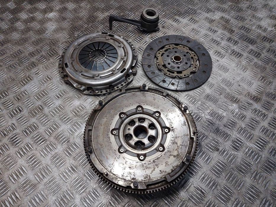 KOŁO DWUMASOWE + TARCZA + DOCISK + ŁOŻYSKO TOURAN I 2.0 TDI 03G141025H