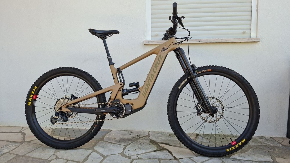Santa Cruz  BULLIT Carbono  CC