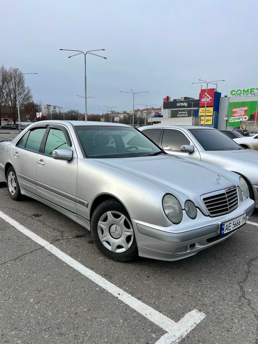 Mercedes-Benz E-class W210